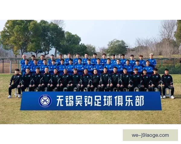 年仅19岁向余望荣膺中乙最佳射手 展现足球超凡天赋与潜力 年仅19岁向余望荣膺中乙最佳射手 展现足球超凡天赋与潜力